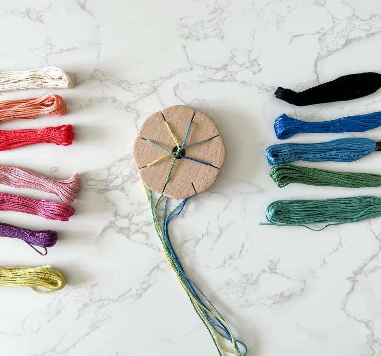 The Kumi Wheel : A Kumihimo Bracelet Making Kit