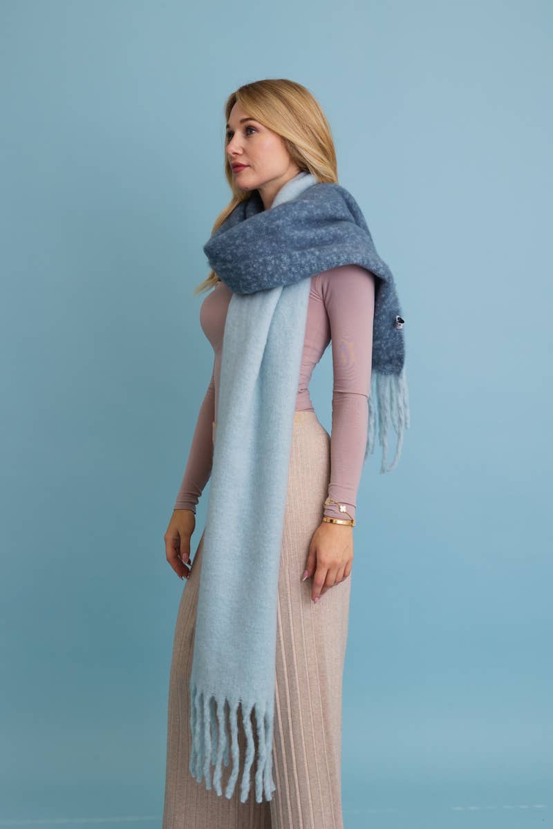 Cozy Two Tone Tassel Scarf :: Blue