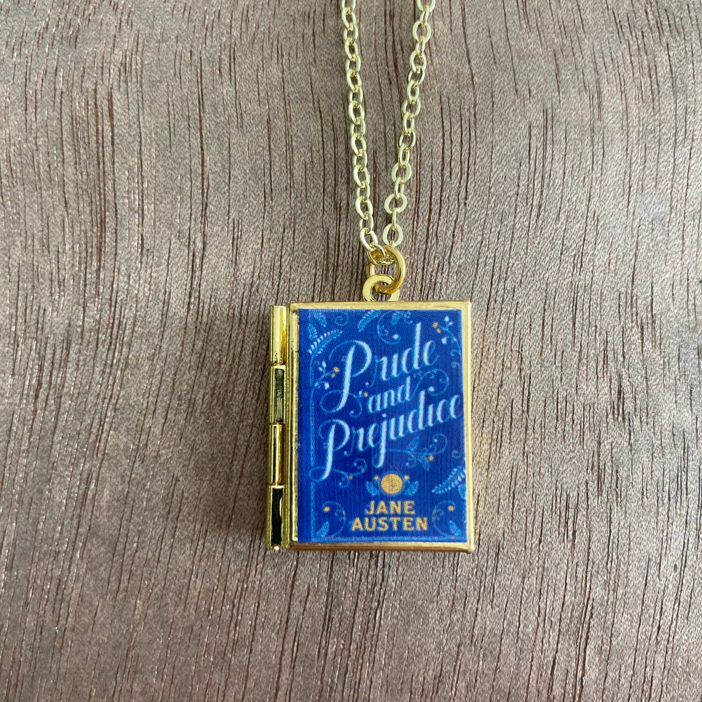 Book Locket Pride and Prejudice - Blue Filagree