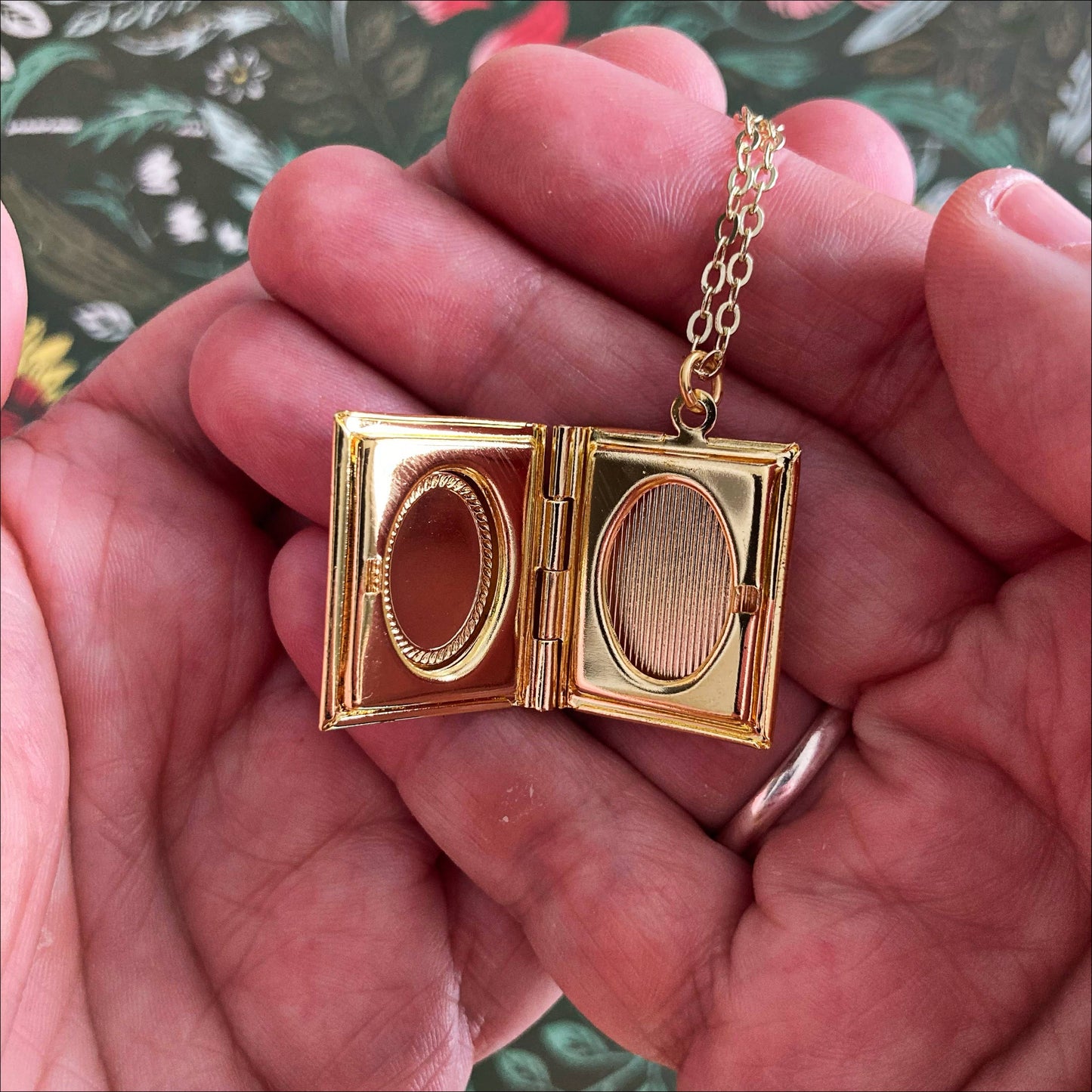 Book Locket Pride and Prejudice - Blue Filagree