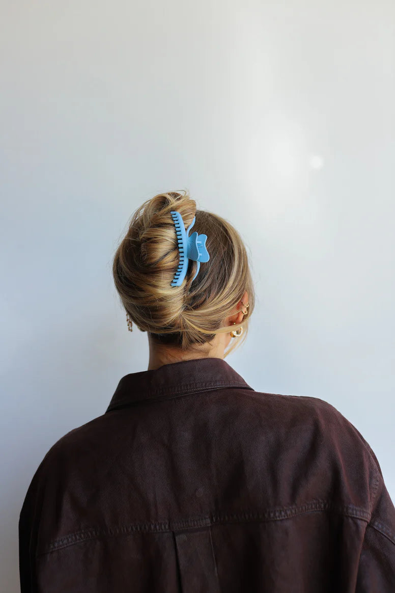 KAXI Wavy Midi Hold Everything Clip